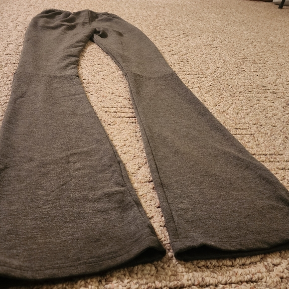 Flamingo brand gray stacked sweatpants size Medium - Picture 6 of 7